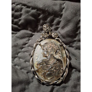 cameo pendant